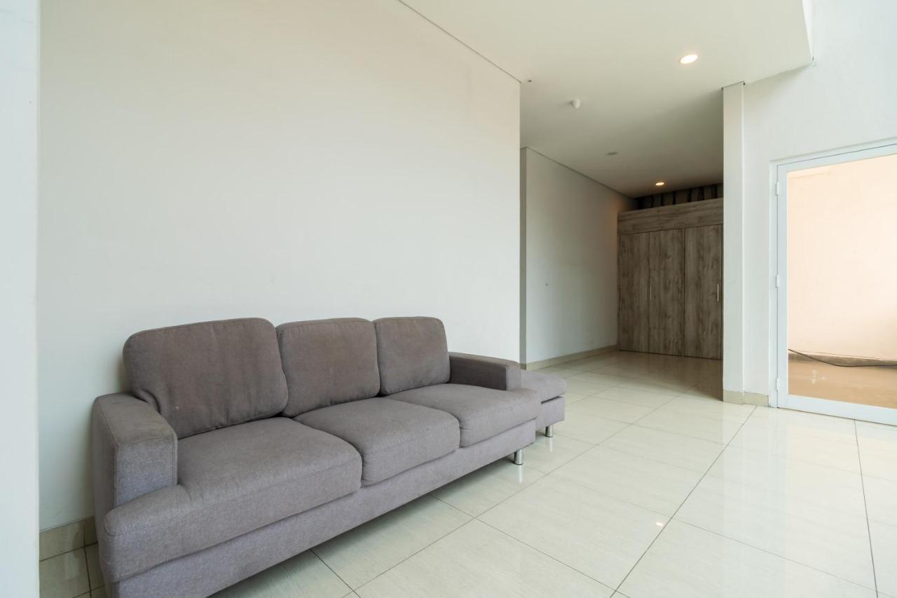 Urbanview Hotel Casa Kota Mangga Besar จาการ์ตา ภายนอก รูปภาพ